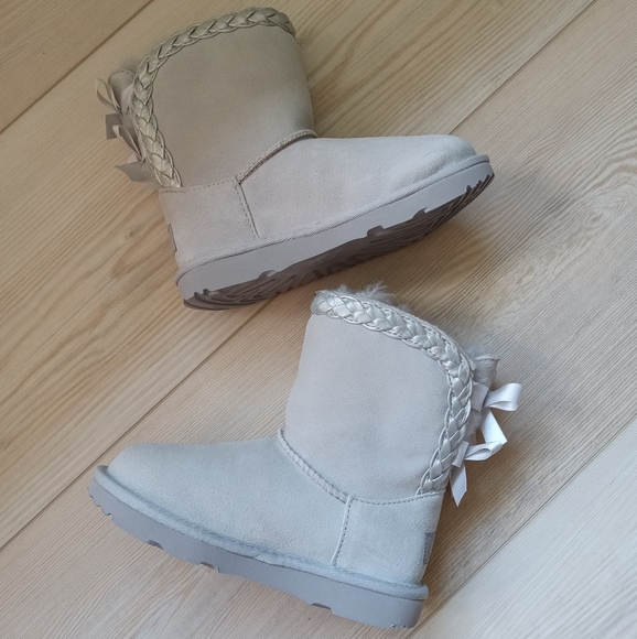 NWOB Ugg Classic Short II Braided Boot - Picture 4 of 7